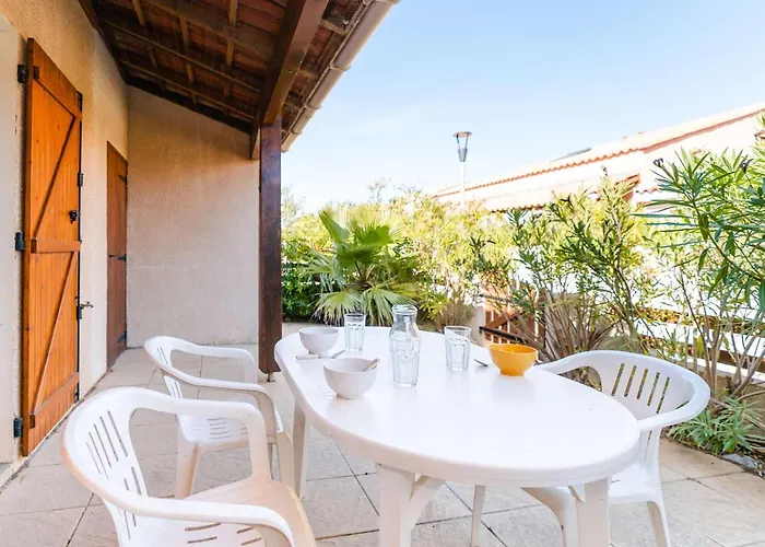 Villa 3 Pièces Avec Piscine, Terrasse Et Parking Privé - 4 Personnes, Animaux Acceptés - Fr-1-409-20 *